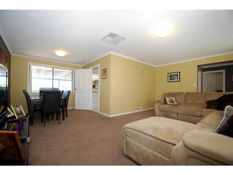 16 Sun Crescent, Happy Valley SA 5159