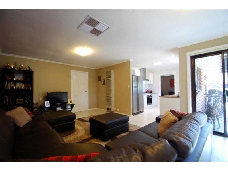 16 Sun Crescent, Happy Valley SA 5159