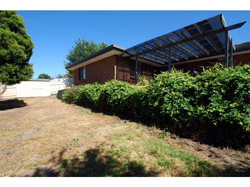 16 Sun Crescent, Happy Valley SA 5159