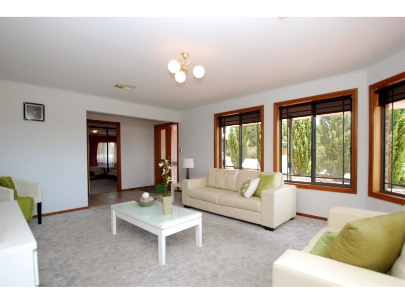 15 Bennett Close, Aberfoyle Park SA 5159