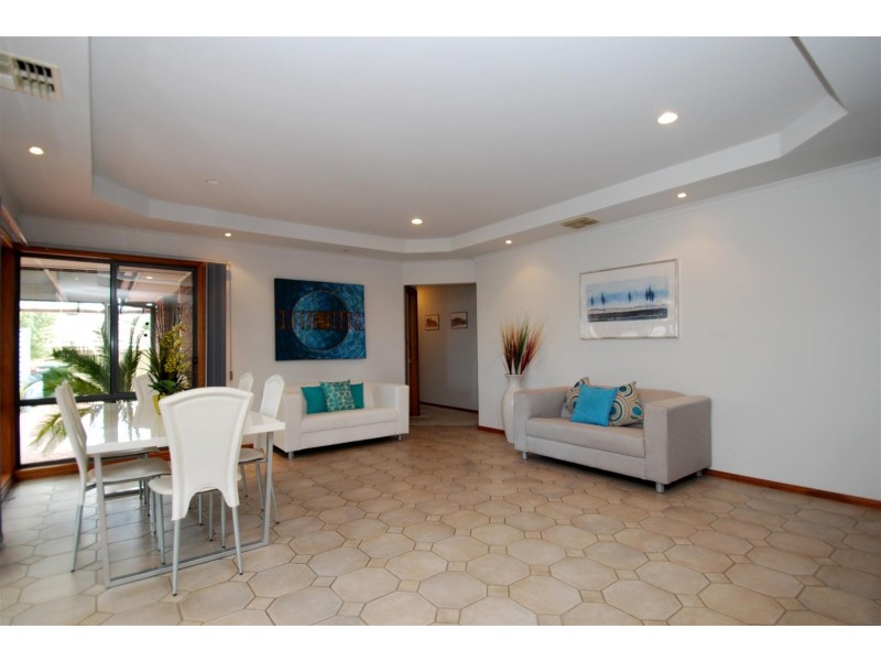 15 Bennett Close, Aberfoyle Park SA 5159