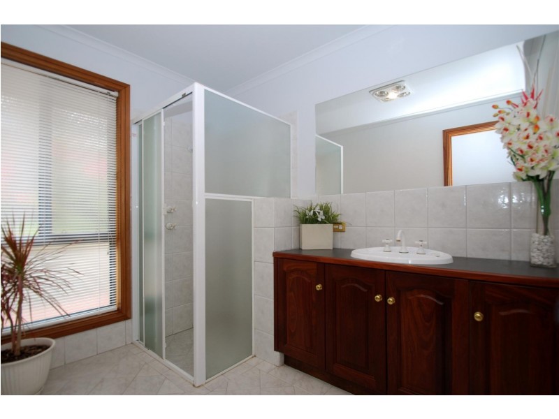 15 Bennett Close, Aberfoyle Park SA 5159