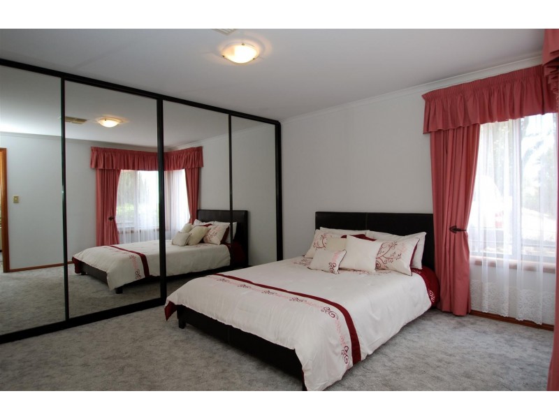 15 Bennett Close, Aberfoyle Park SA 5159