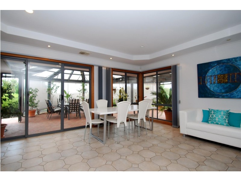 15 Bennett Close, Aberfoyle Park SA 5159