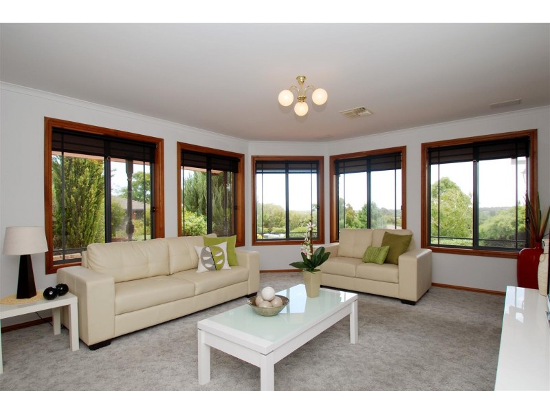 15 Bennett Close, Aberfoyle Park SA 5159