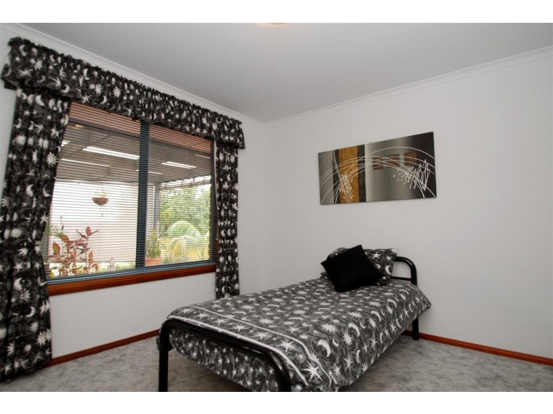 15 Bennett Close, Aberfoyle Park SA 5159