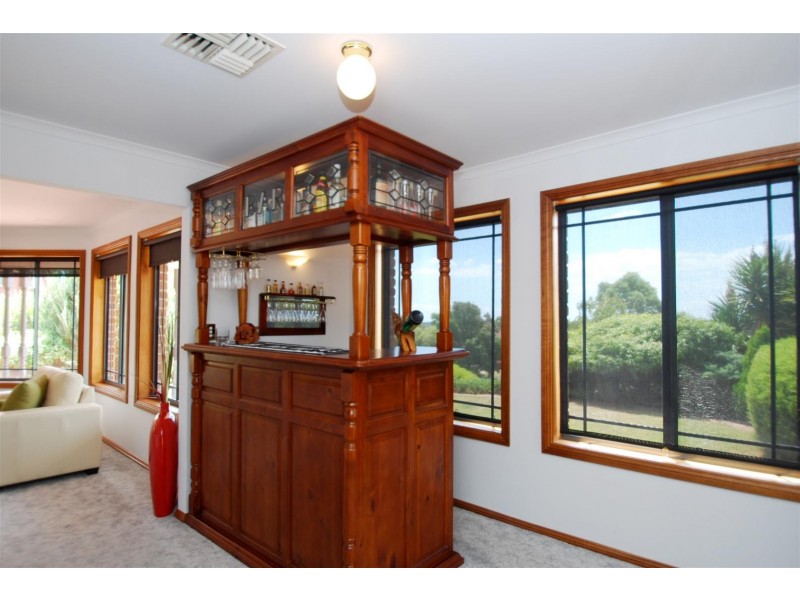 15 Bennett Close, Aberfoyle Park SA 5159