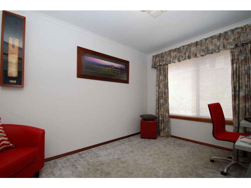 15 Bennett Close, Aberfoyle Park SA 5159