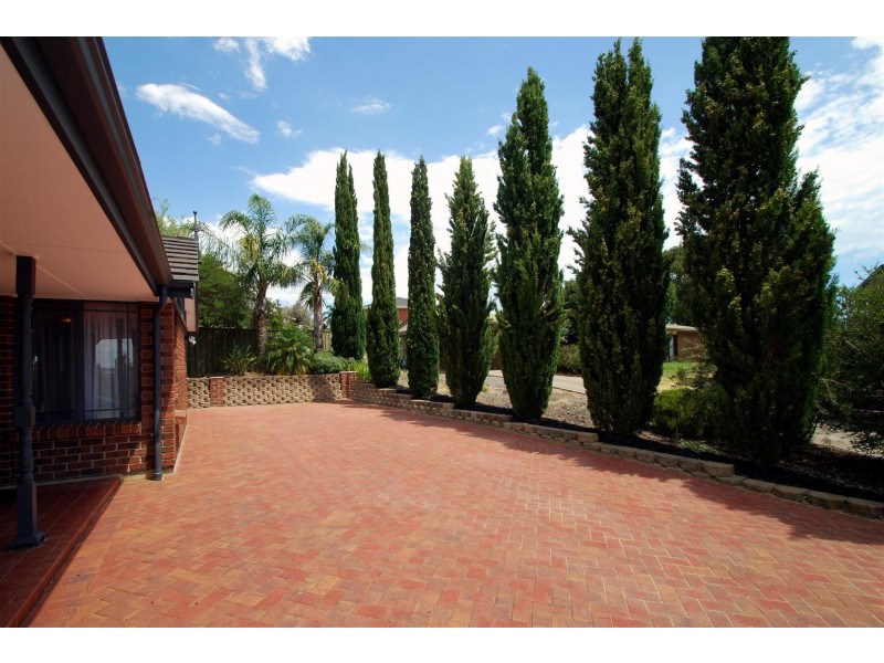 15 Bennett Close, Aberfoyle Park SA 5159