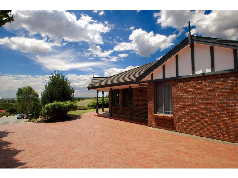 15 Bennett Close, Aberfoyle Park SA 5159