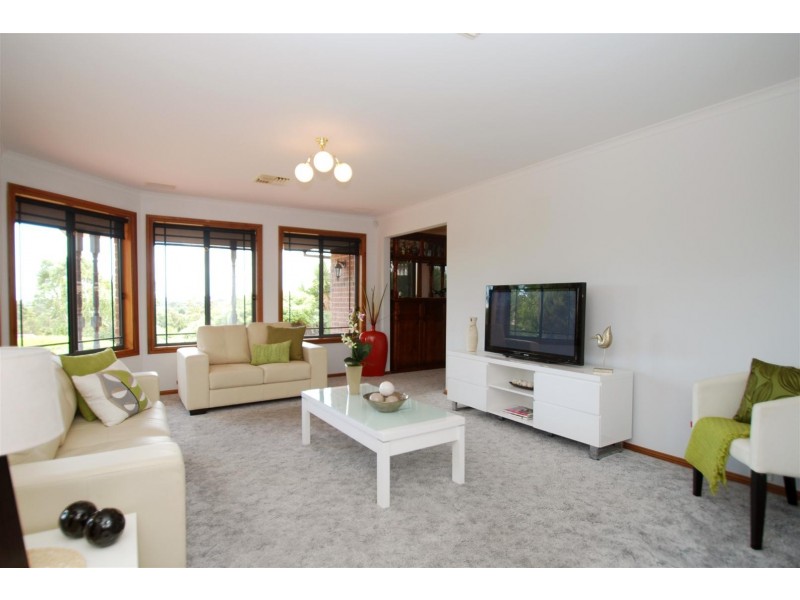 15 Bennett Close, Aberfoyle Park SA 5159