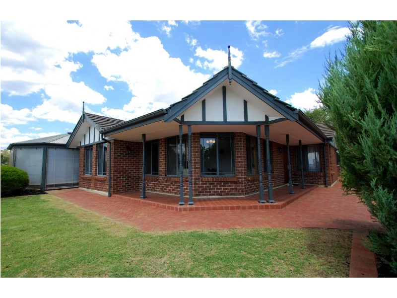 15 Bennett Close, Aberfoyle Park SA 5159