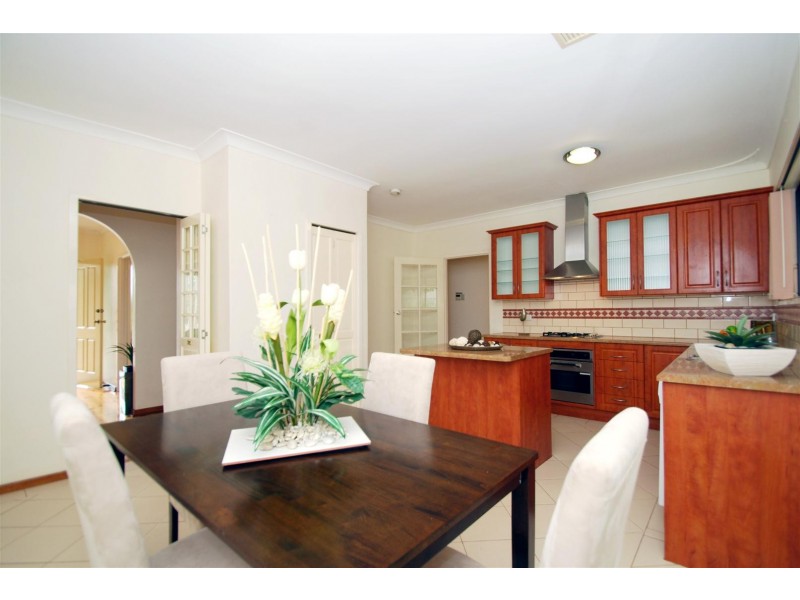 9 Swan Avenue, Happy Valley SA 5159