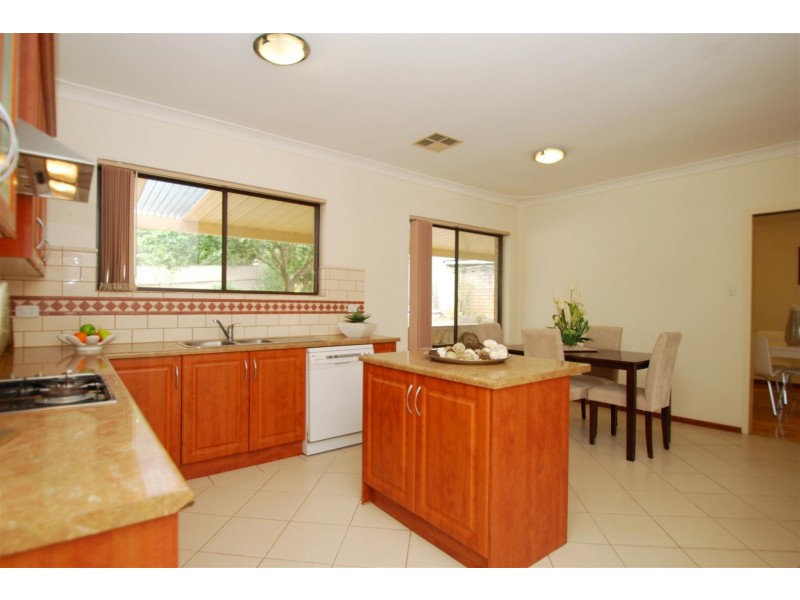 9 Swan Avenue, Happy Valley SA 5159