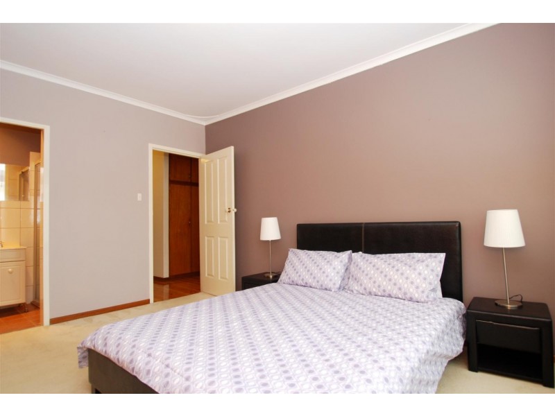 9 Swan Avenue, Happy Valley SA 5159