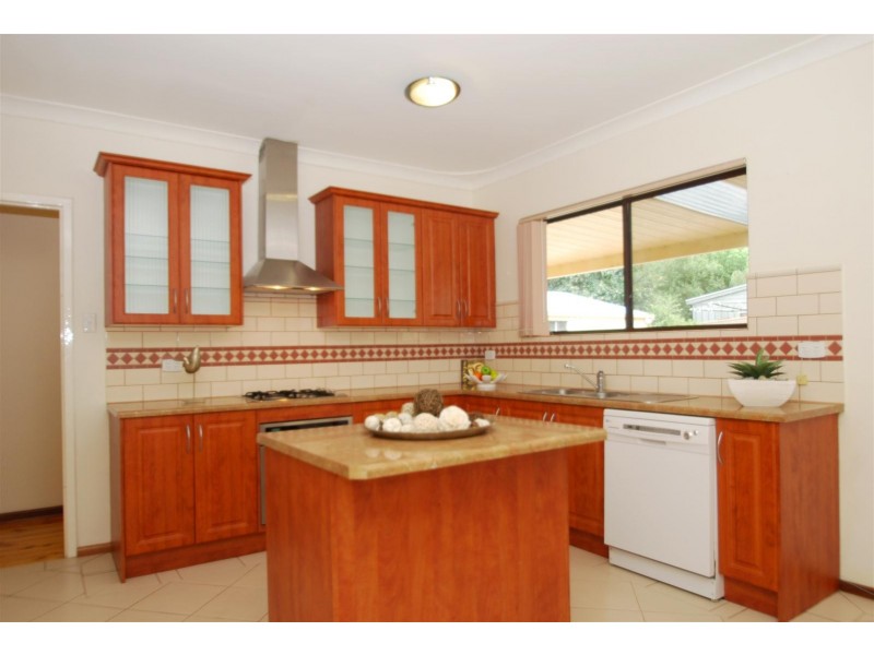 9 Swan Avenue, Happy Valley SA 5159