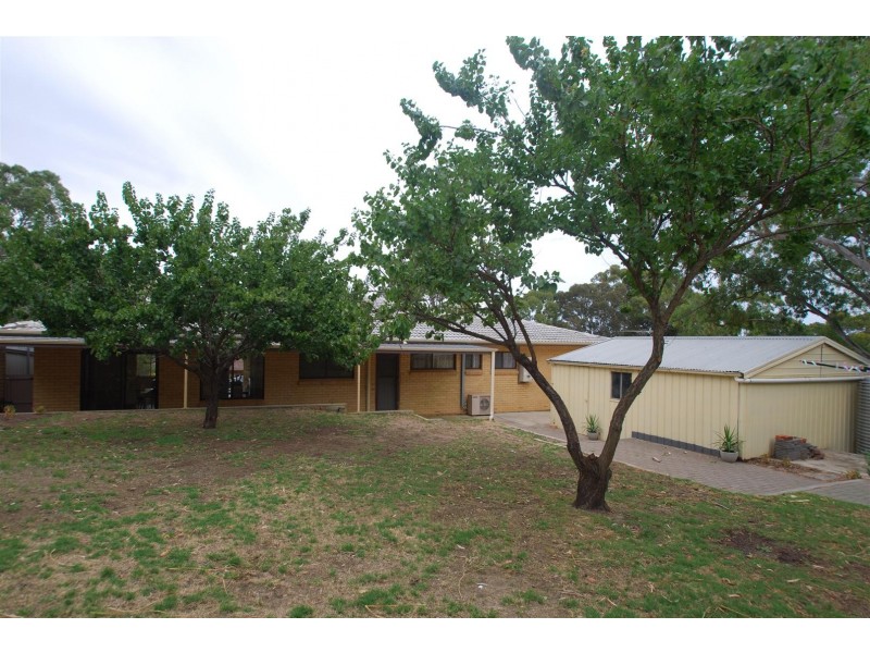 9 Swan Avenue, Happy Valley SA 5159