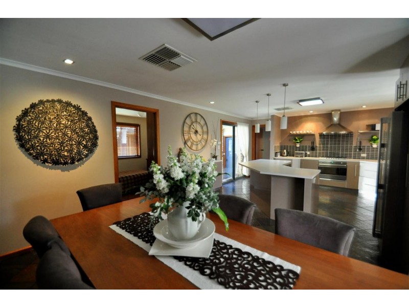 5 Ursula Court, Aberfoyle Park SA 5159