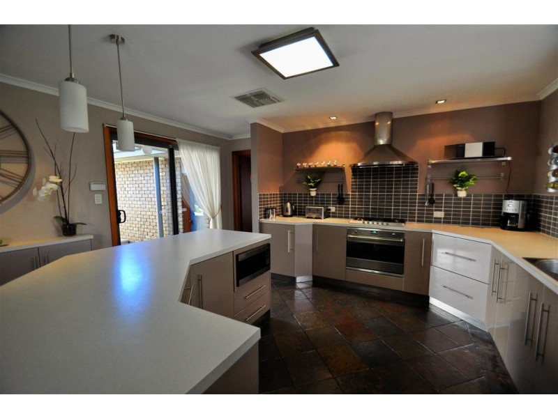 5 Ursula Court, Aberfoyle Park SA 5159