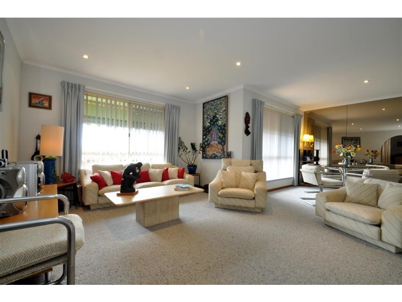 12 Vennachar Drive, Hallett Cove SA 5158