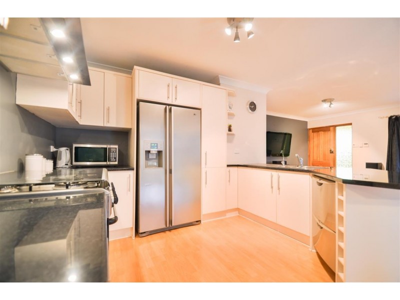 17 Lyndhurst Road, Seaford SA 5169