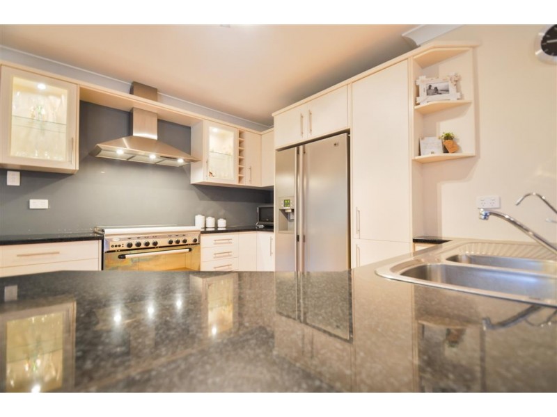 17 Lyndhurst Road, Seaford SA 5169