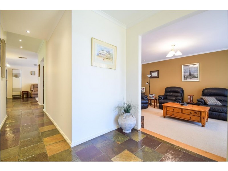 10 Equestrian Drive, Woodcroft SA 5162