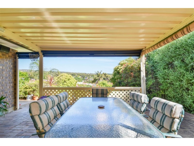 10 Equestrian Drive, Woodcroft SA 5162