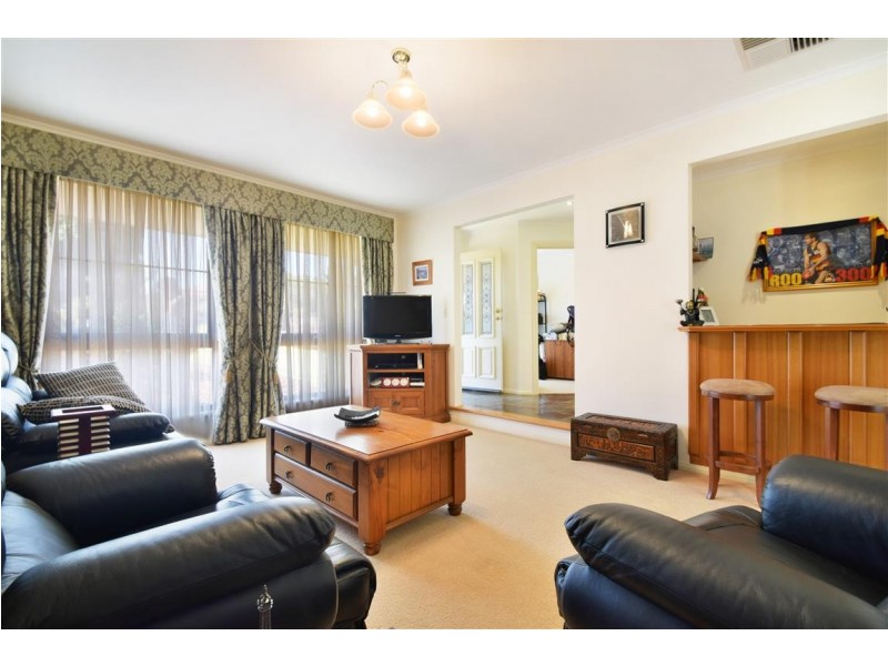 10 Equestrian Drive, Woodcroft SA 5162