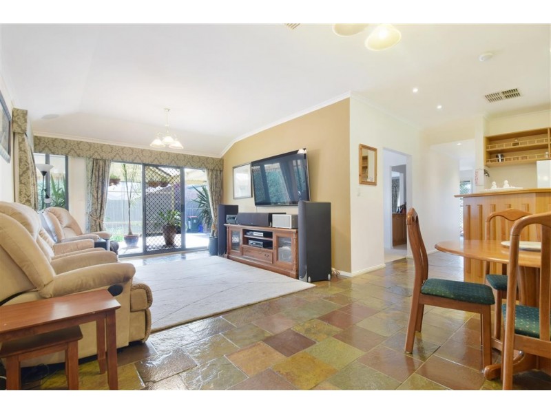 10 Equestrian Drive, Woodcroft SA 5162