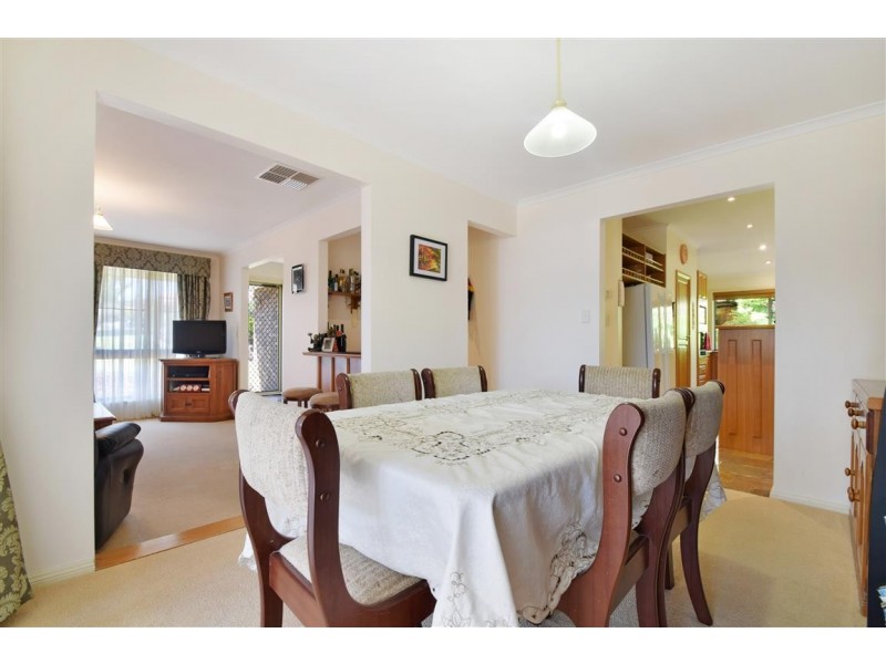 10 Equestrian Drive, Woodcroft SA 5162