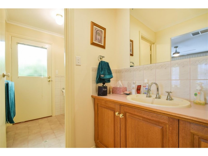 10 Equestrian Drive, Woodcroft SA 5162