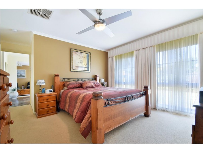 10 Equestrian Drive, Woodcroft SA 5162