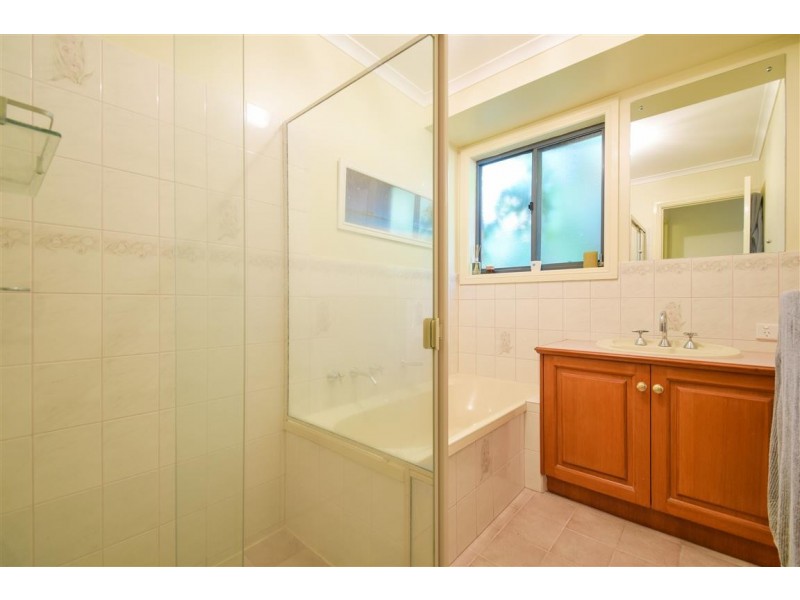 10 Equestrian Drive, Woodcroft SA 5162