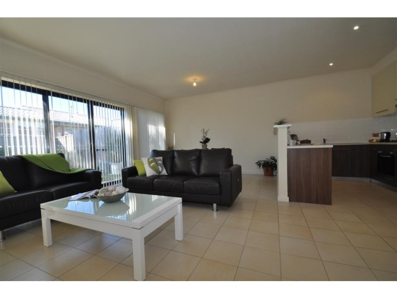 10 Ragless Avenue, Park Holme SA 5043