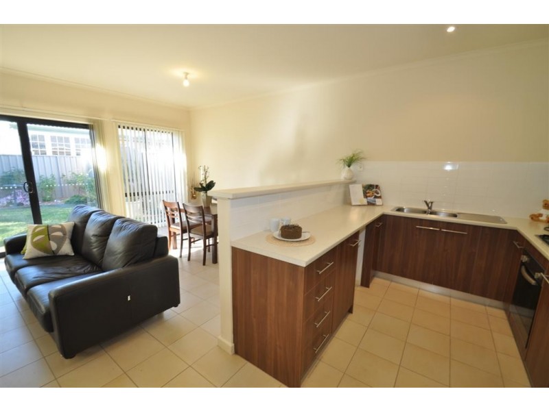 10 Ragless Avenue, Park Holme SA 5043