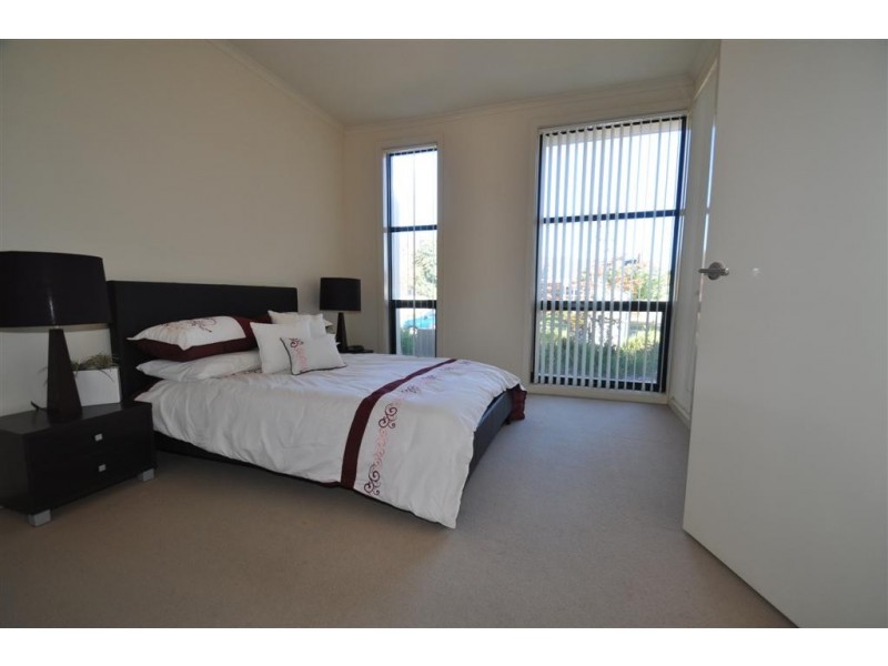 10 Ragless Avenue, Park Holme SA 5043