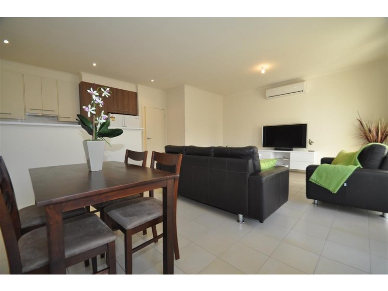 10 Ragless Avenue, Park Holme SA 5043