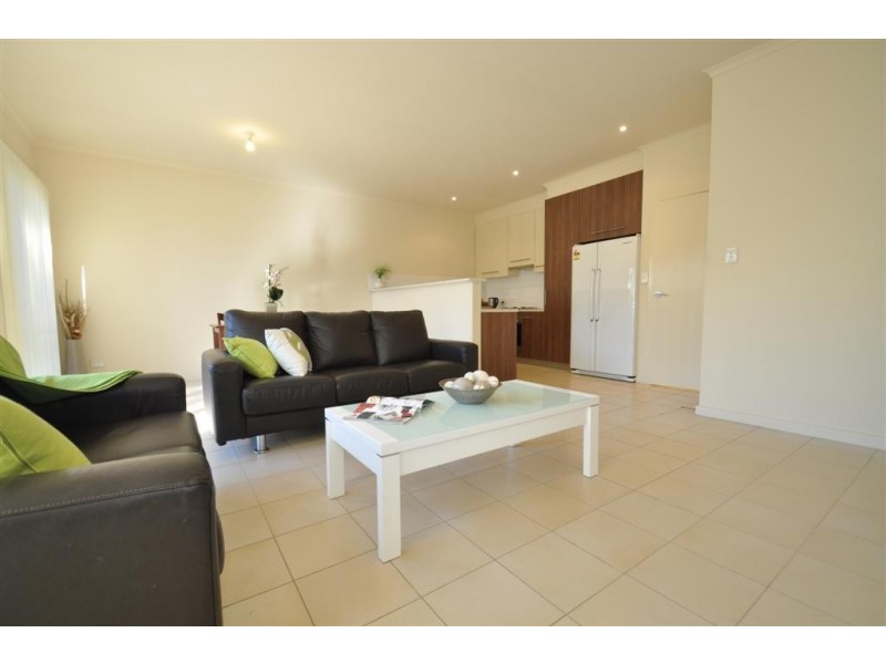 10 Ragless Avenue, Park Holme SA 5043