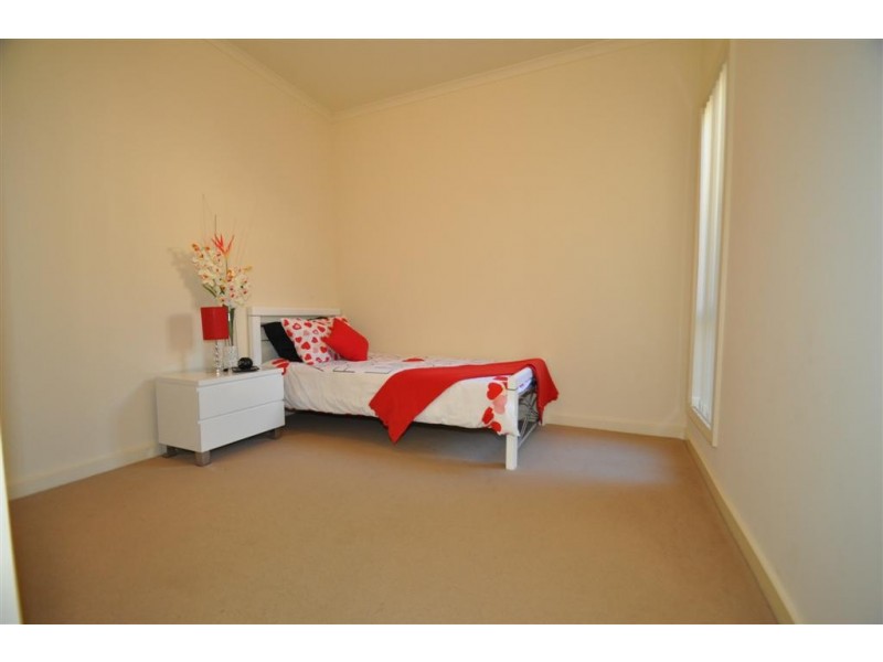 10 Ragless Avenue, Park Holme SA 5043