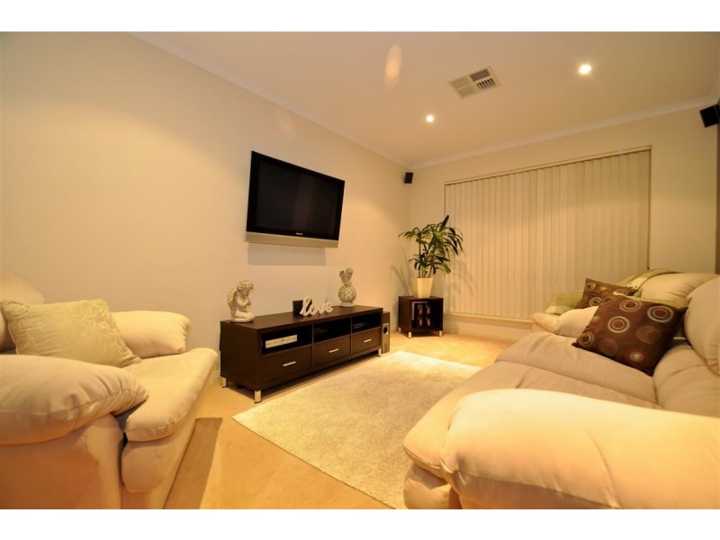 2 Jimmy Watson Drive, Woodcroft SA 5162