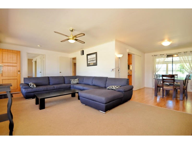 1 Magnolia Avenue, Happy Valley SA 5159