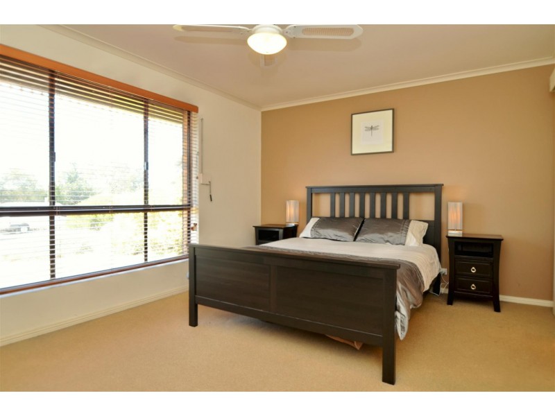 1 Magnolia Avenue, Happy Valley SA 5159