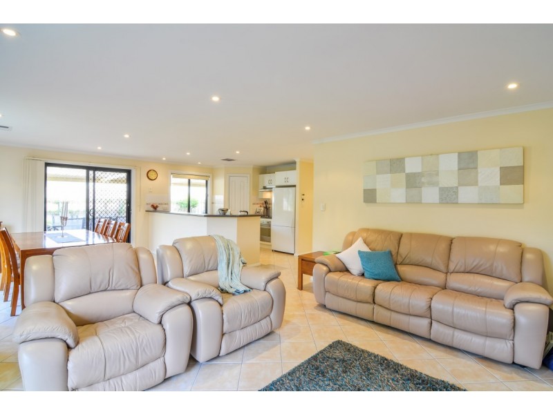 84 Jimmy Watson Drive, Woodcroft SA 5162
