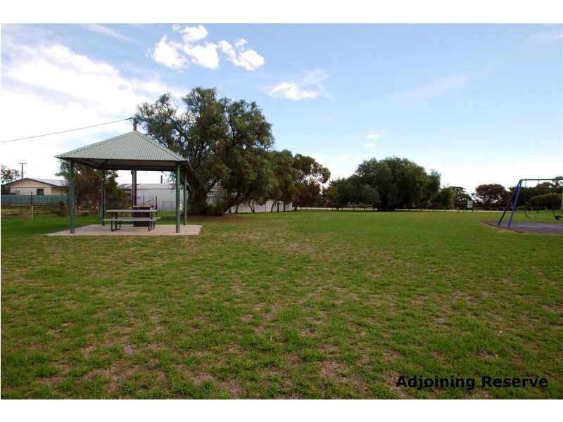 7 Raye Street, Wellington SA 5259