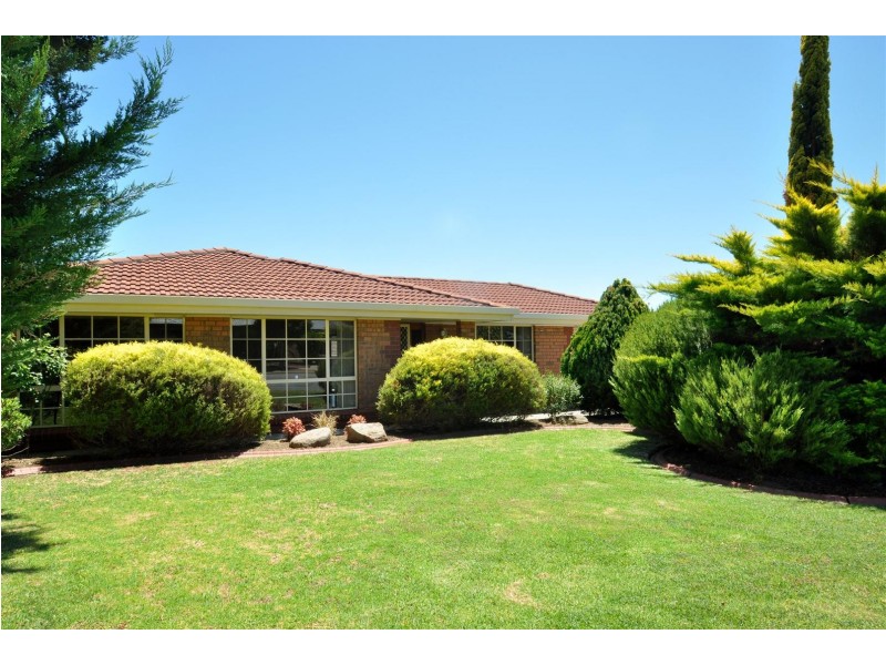 4 Moncur Street, Woodcroft SA 5162