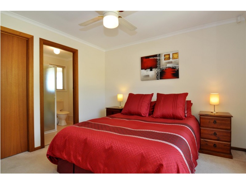 4 Moncur Street, Woodcroft SA 5162