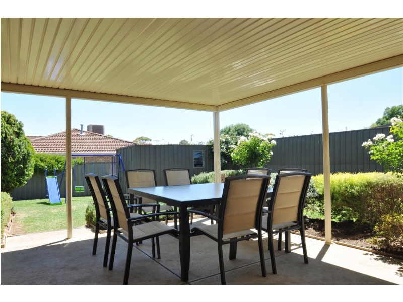 4 Moncur Street, Woodcroft SA 5162