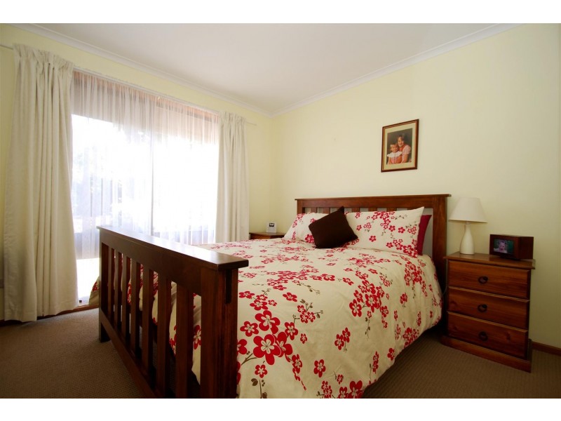 16 Hele Crescent, Trott Park SA 5158