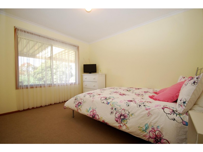 16 Hele Crescent, Trott Park SA 5158